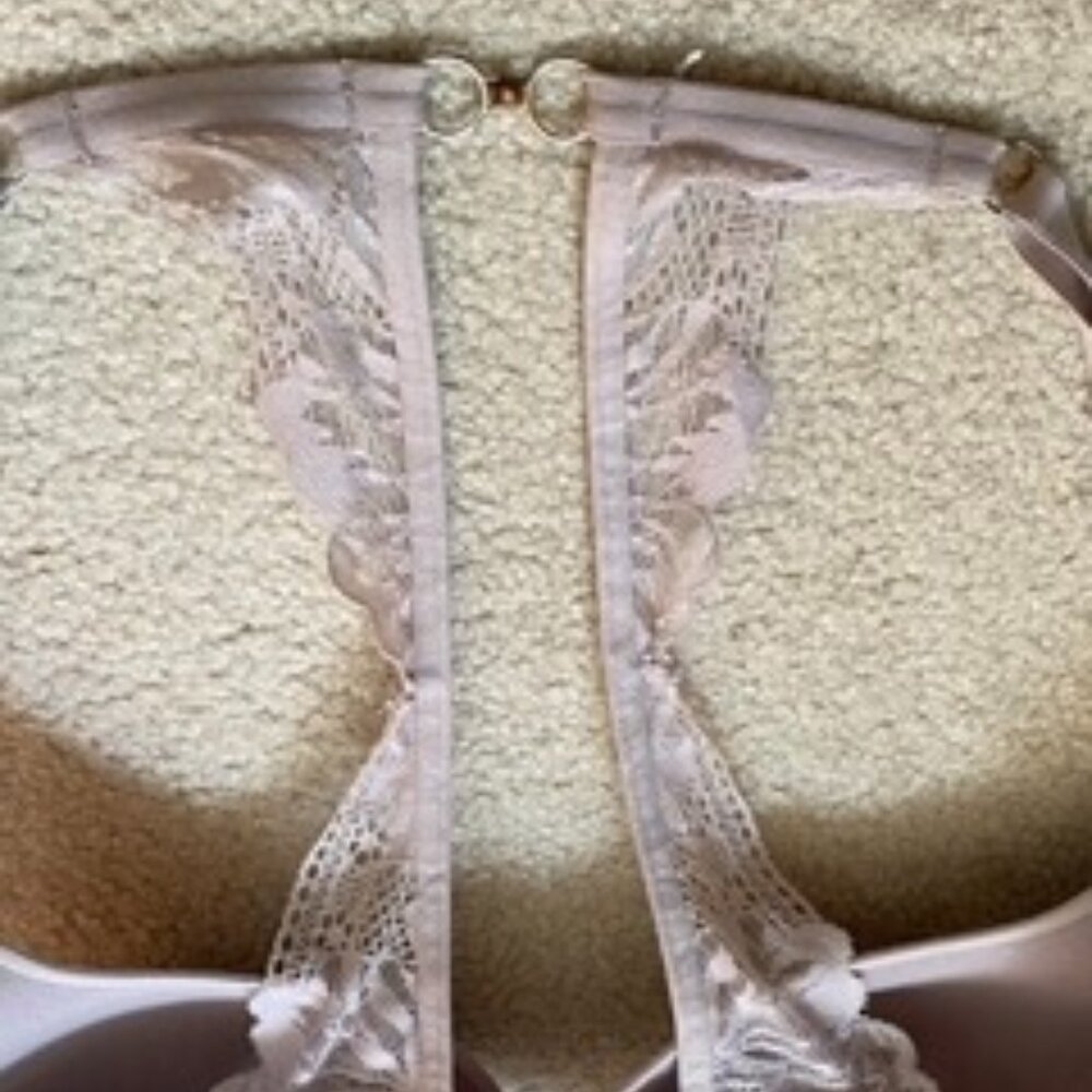 Victorais Secret Bra - Picture 4 of 4